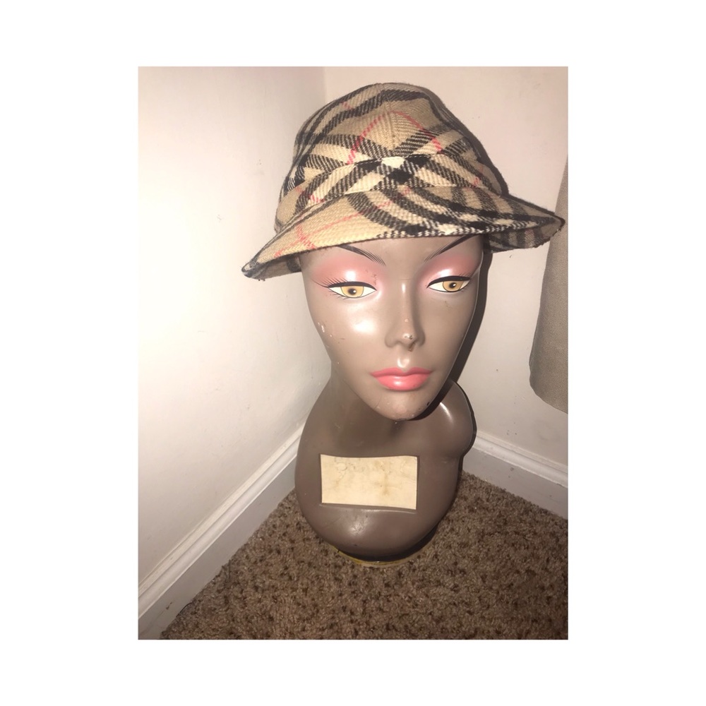Authentic Burberry vintage trench coat 🧥 🔥
